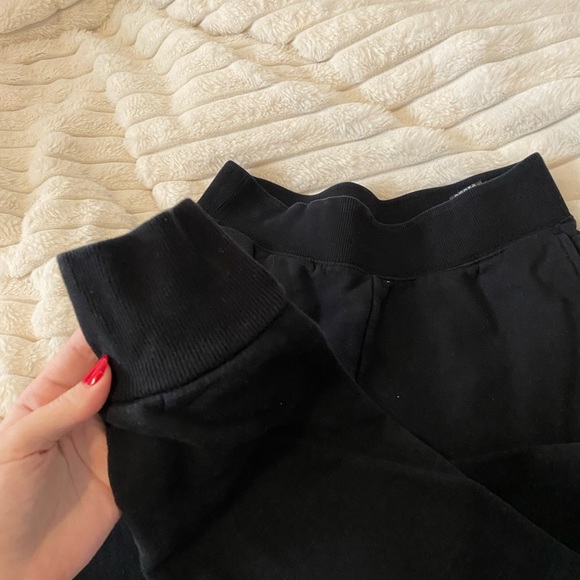 Aritzia Perfect Pocket Joggers - Picture 2 of 7